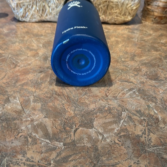 Hydro Flask 32 Oz insulated wide mouth tumbler - Picture 7 of 11